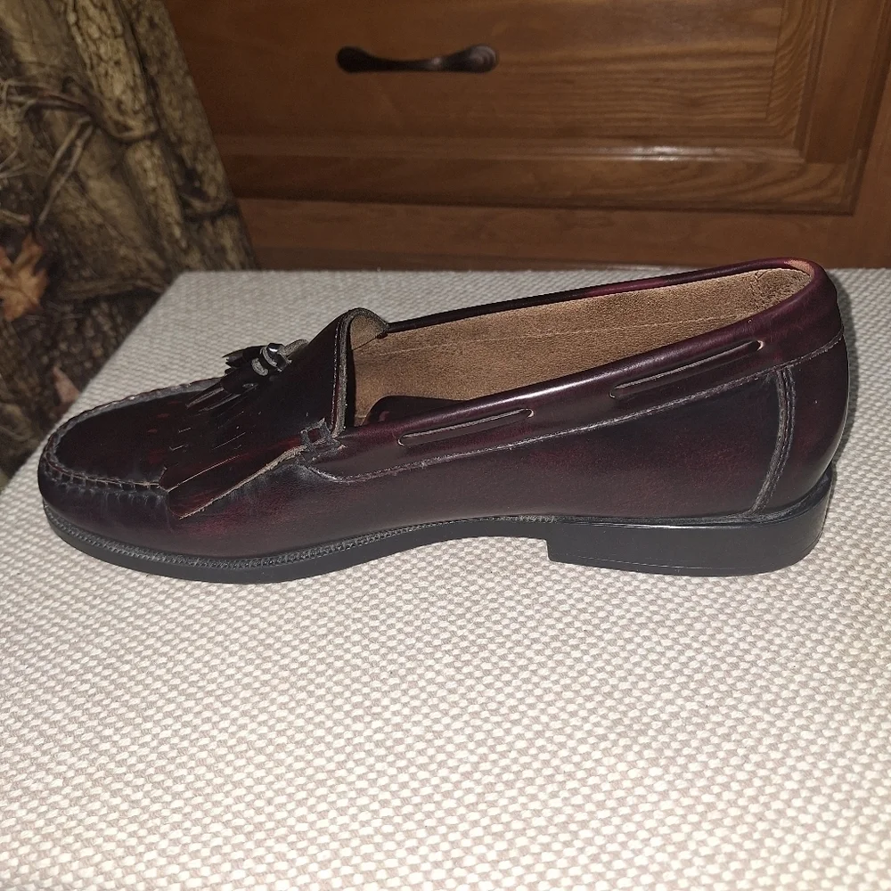 Classic Bass Burgundy QuimbyTassel Loafers for Men In A Size 13M. EUC.